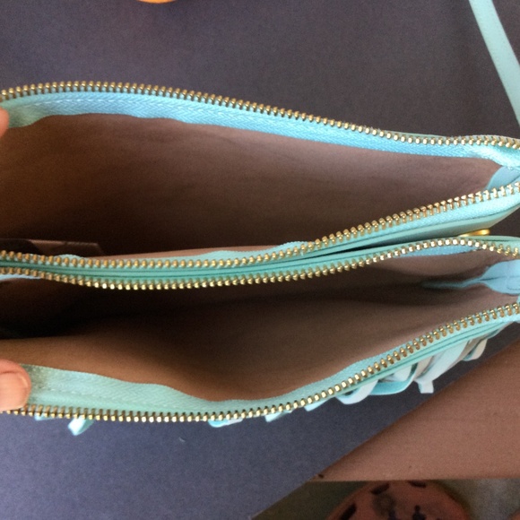Light Green Fringed Shoulder Purse - Picture 6 of 6